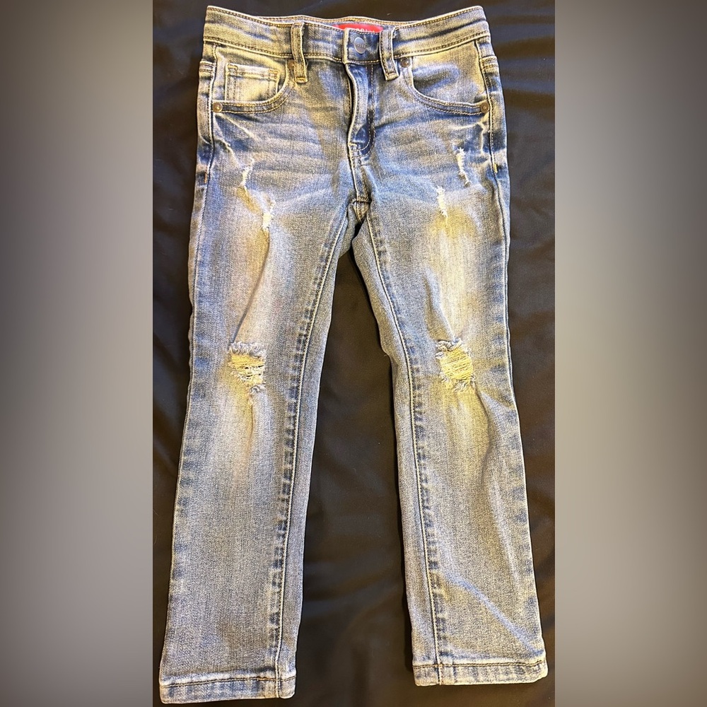 Guess toddler size 4 ripped skinny fit jeans , never worn